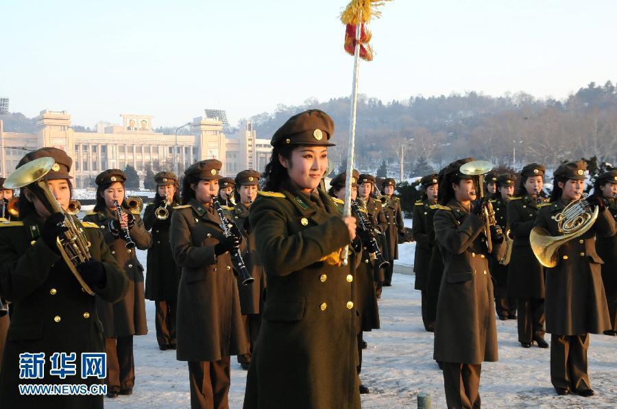 （國際）（1）朝鮮人民內(nèi)務(wù)軍女子樂團(tuán)慶祝衛(wèi)星發(fā)射成功 