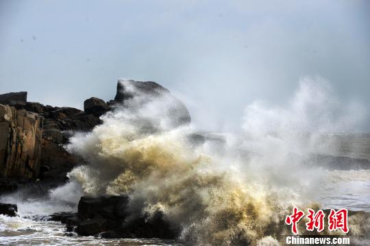 組圖：“天兔”逼近福建沿海掀驚濤駭浪