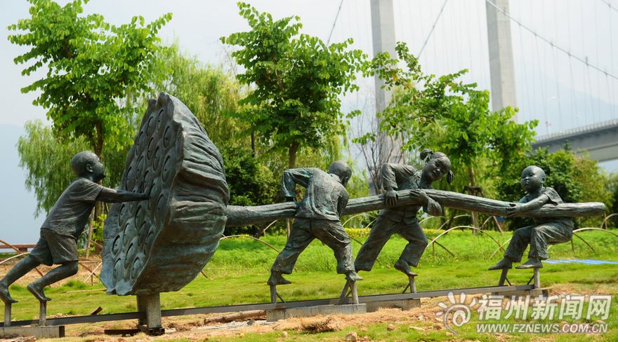 雕塑成花海公園風景　32件作品國慶前全安裝完畢