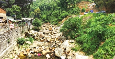 福州鼓山鱔溪遭垃圾傾倒　景區(qū)已拆兩千平米違建