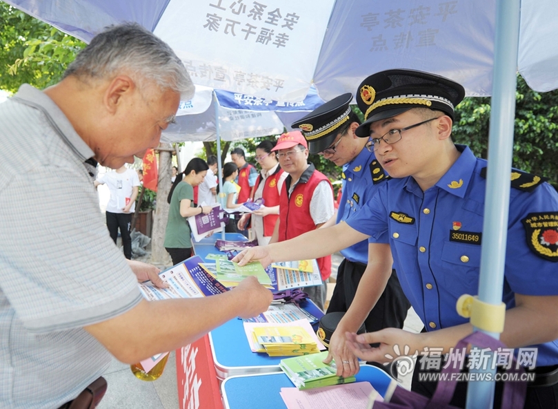 福州：志愿者勸導(dǎo)市民以文明平安形象迎接盛會(huì)